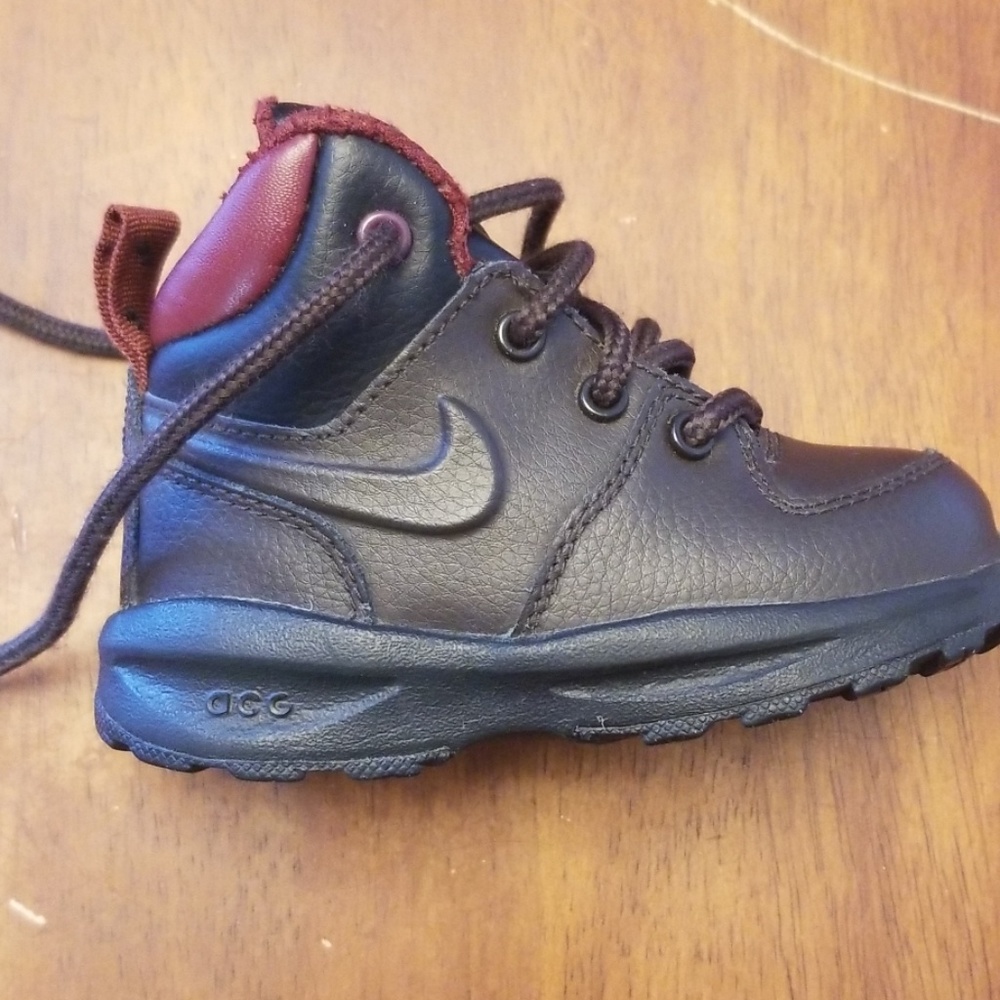 Nike toddler boots
